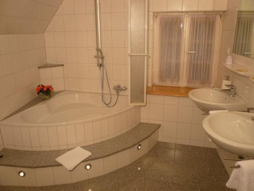 Elektro-Hotel Rosenhaus Gmbh Velbert Buitenkant foto